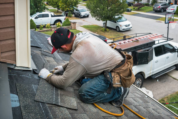 Professional Roofing technician working in Bussey, IA